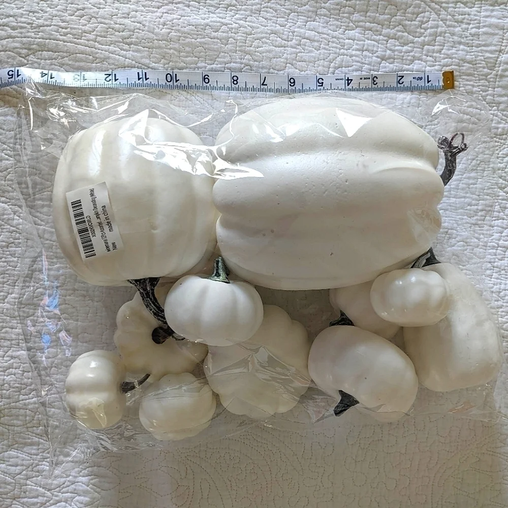 DECORATIVE Set Foam and plastic white pumpkins